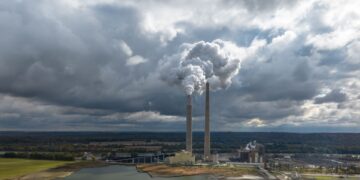 Termocentrali i ri i Roskovecit pritet të shkarkojë ndotje 32 herë mbi normat e lejuara